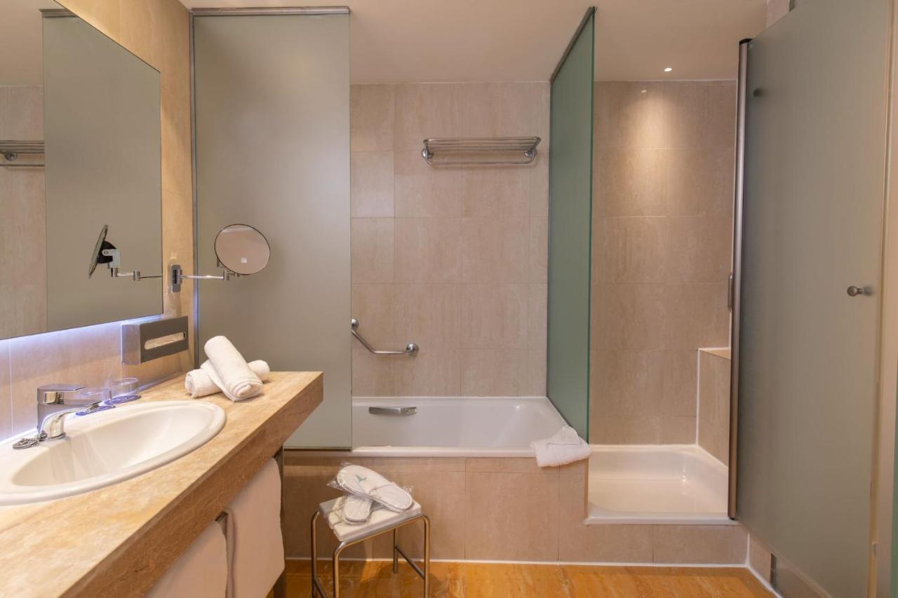 Standard Double Room (2 Adults),1133136093:JPEG